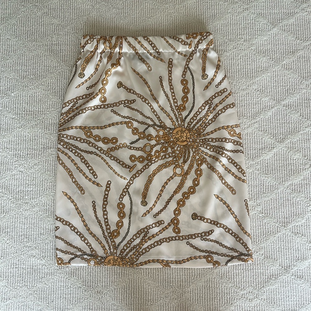 Silk skirt with chain pattern